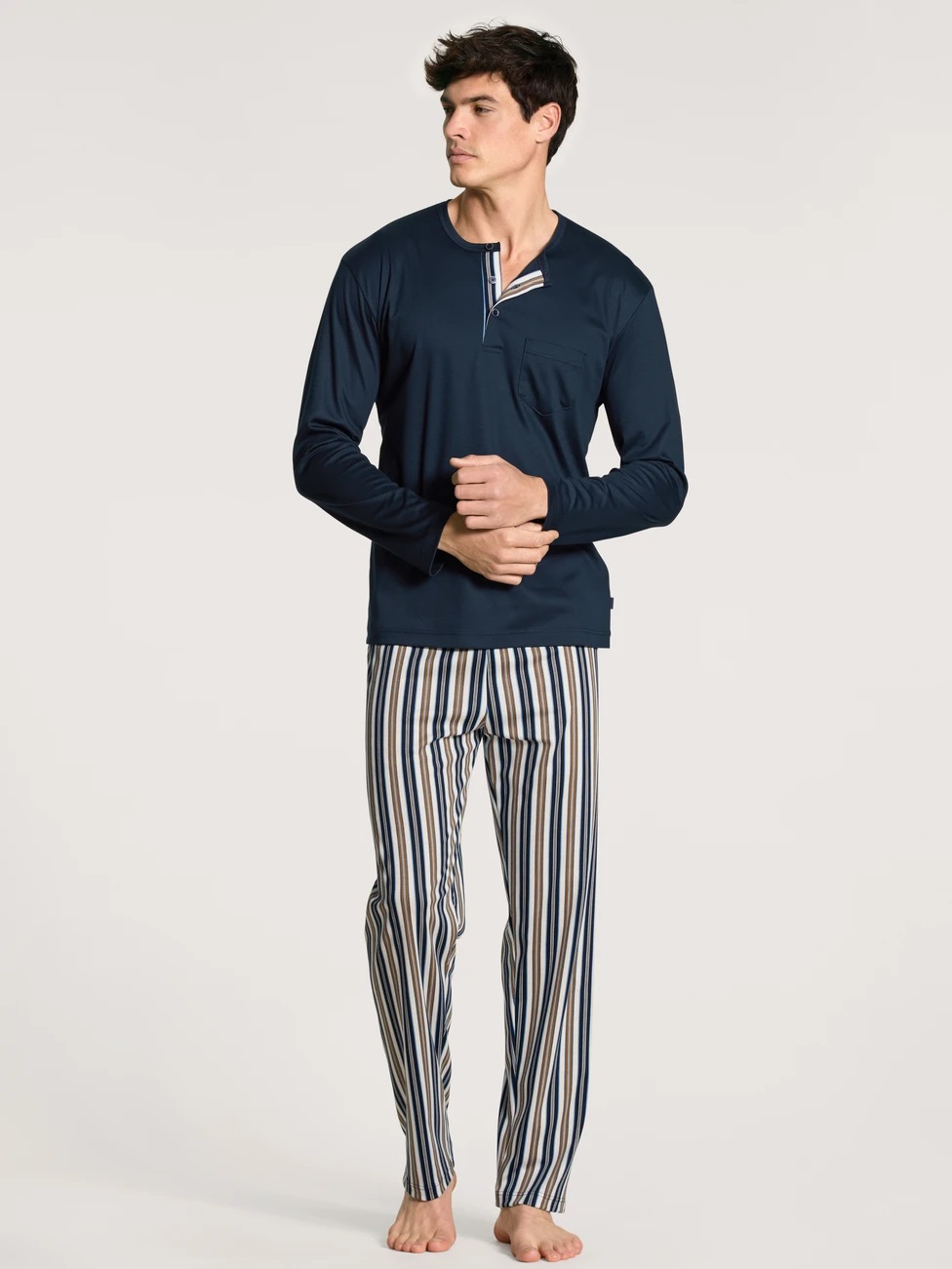 calida-pigiami-774tjr-1.jpg Calida 42865 Relax Choice. Pigiama da uomo serafino in cotone Supima - immagine 1