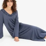 Camicia da notte elegante con volant blu notte