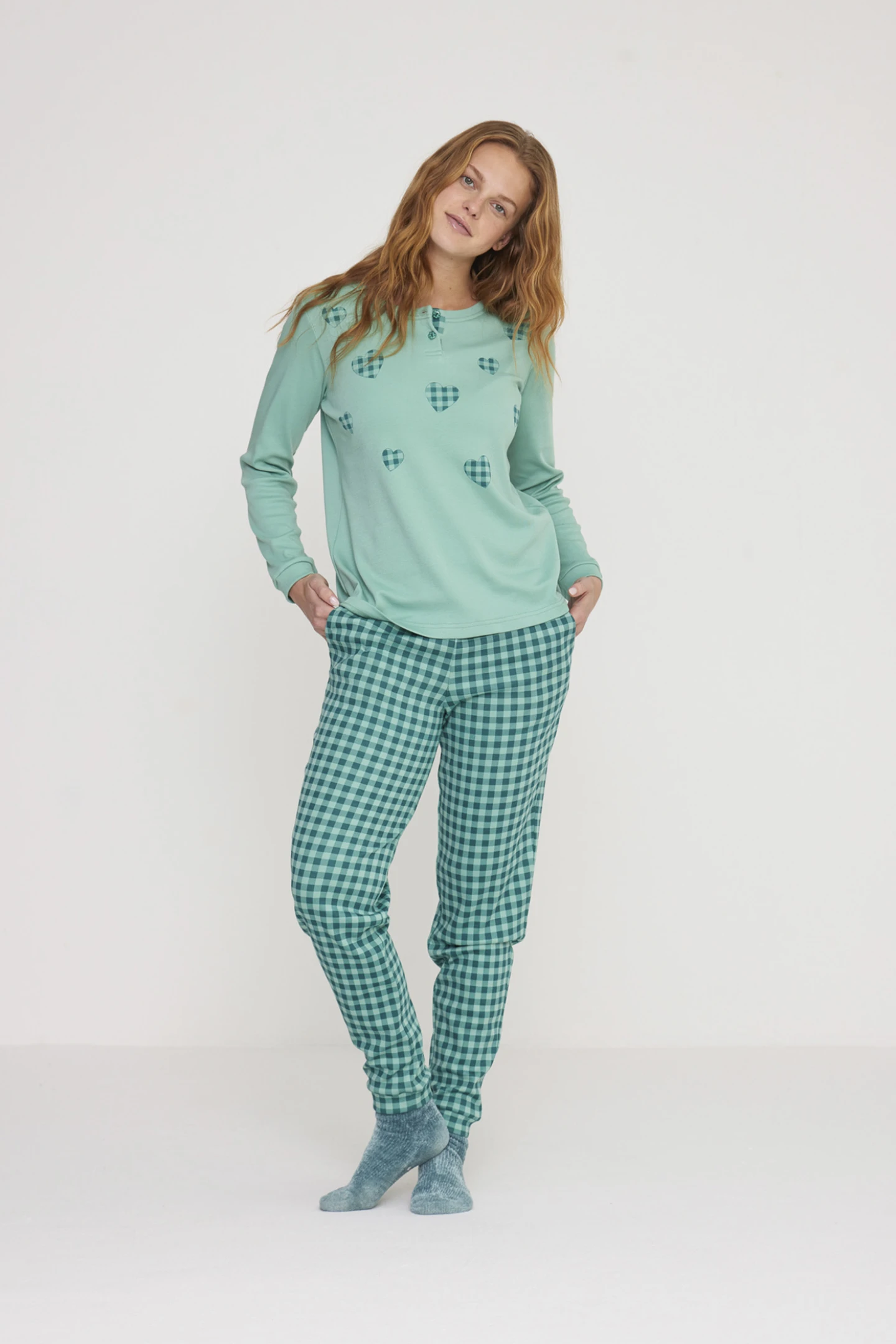 noi-di-notte-pigiama-donna-796mcg.webp Pigiama donna petit coeur in caldo cotone con collo due bottoni - immagine 1