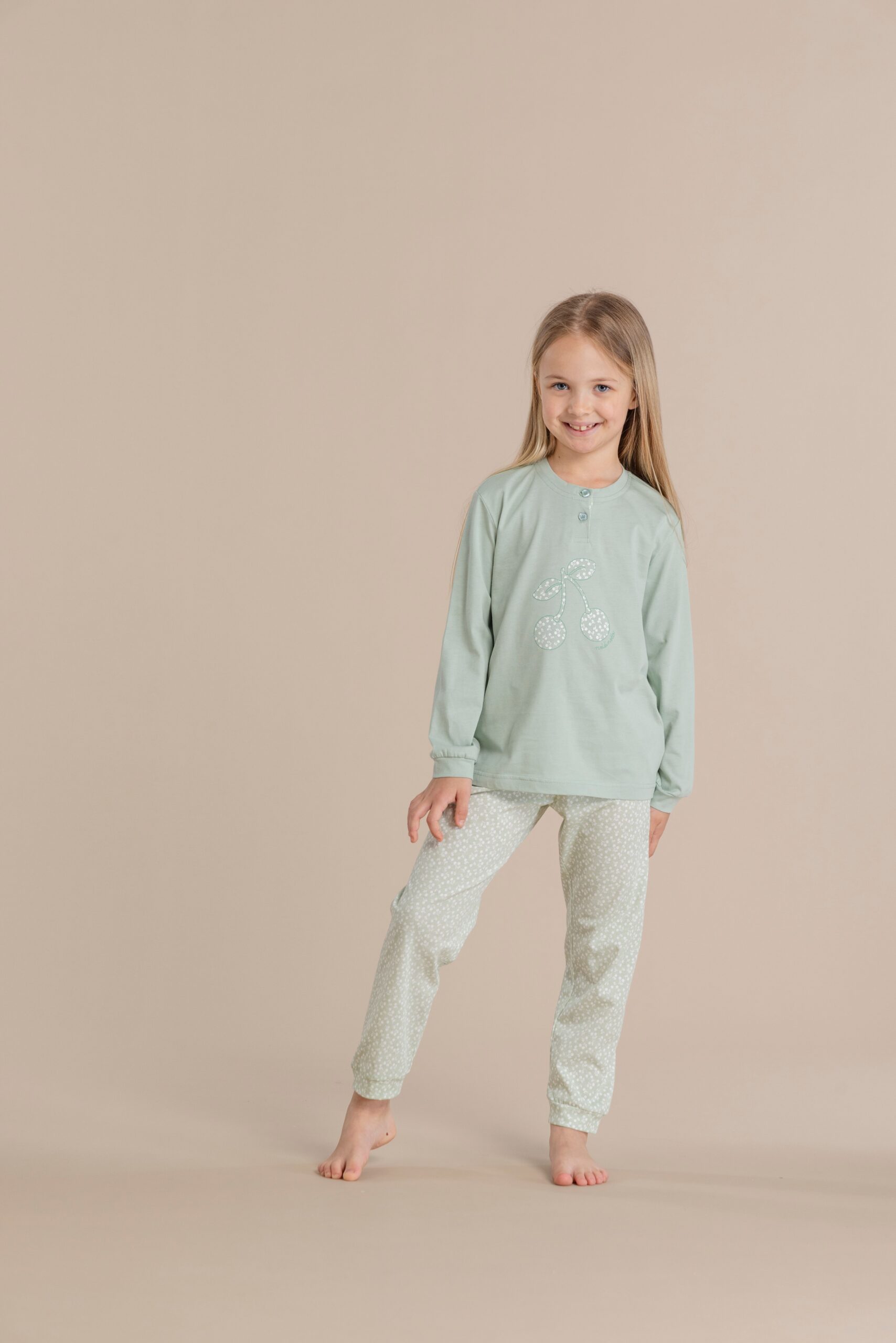 pigiama-bambina-015hcu-1.jpg Pigiama bambina manica lunga 100% cotone – Noi di notte 2502 - immagine 1