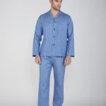 pigiama uomo in cotone riga raso tinto in filo con collo a camicia e bottoni