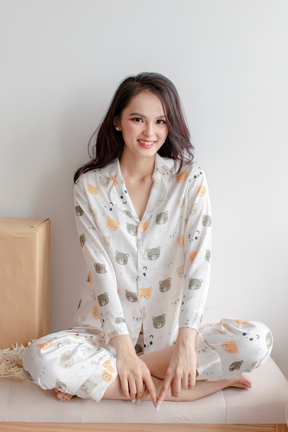 pigiama-di-seta-235ftn-1.jpg Pigiama di seta lungo per la sposa e Bridesmaid Elegant Wear Feminine Pajamas NOCOstoreEtsy per dormire Etsy Italia - immagine 1
