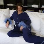 Pigiama di seta 2025: 10 modelli eleganti da regalare a Natale | Vogue Italia