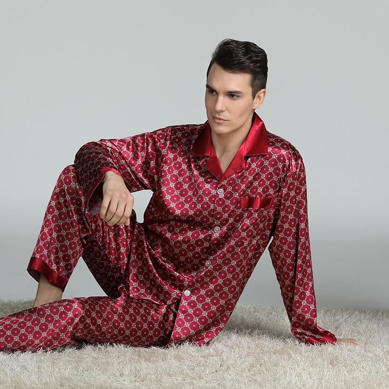pigiama-di-seta-880siq-1.jpg Acquista Pigiama di seta a maniche lunghe da uomo da 2 pezzi SET Pigiama di seta di lusso stampato classico Pigiama morbido e confortevole Pigiama a righe estive Accappatoio in Italia a - immagine 1