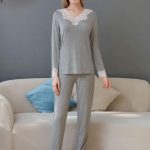 Pigiama donna modello Elegance & Comfort serie Chic con Scollo a V Viscosa e Pizzo