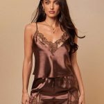 Silquee Set pigiama da donna sexy composto da canotta color caffè in finta seta ricamata e pantaloncini | SHEIN ITALIA