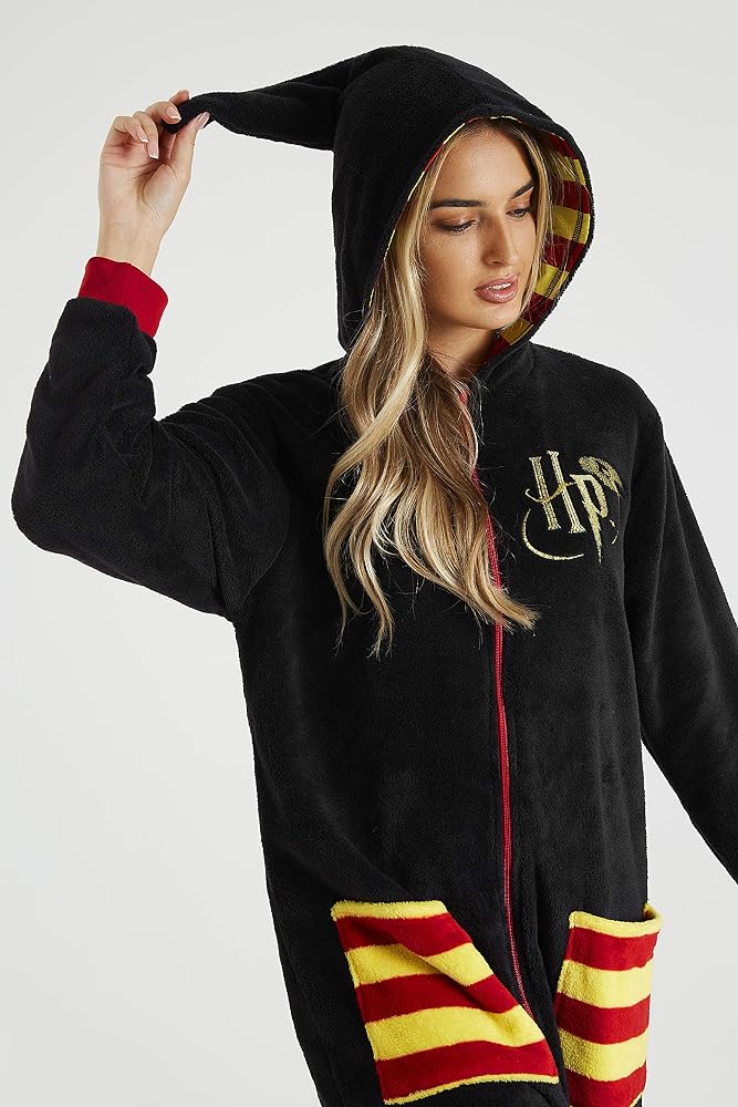 pigiama-harry-potter-759tnm-1.jpg Harry Potter Pigiama Intero Donna, Pigiamone in Pile Unisex S XL, Merchandise Ufficiale, Regalo Originale (Nero, M) : Amazon.it: Moda - immagine 1