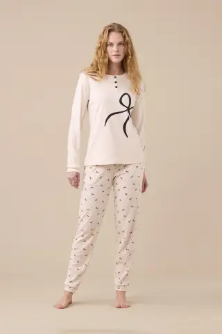 pigiama-invernale-donna-219bon.webp Pigiama donna invernale in caldo cotone articolo big fiocco. Panna | noidinotte.com - immagine 1