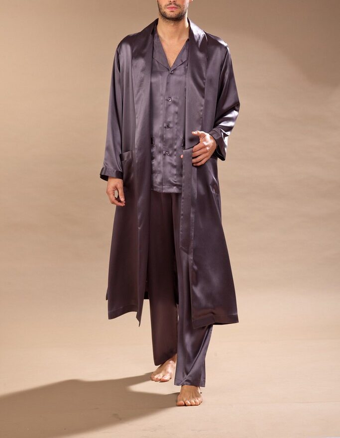 pigiama-seta-uomo-958mwg-1.jpg Vestaglia uomo lunga in raso di seta grigio | Pellegrini Pigiami - immagine 1