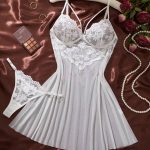 2 pezzi Set pigiama da donna in pizzo bordeaux morbido e confortevole con motivo floreale a cuore, regalo per Natale e Ognissanti, pigiama sexy in pizzo | SHEIN ITALIA
