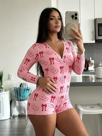 Pigiama intero da donna con stampa labbra Sexy con scollo a V maniche lunghe e bottoni sul davanti Per San Valentino 2026 Milanoo.com - immagine 1