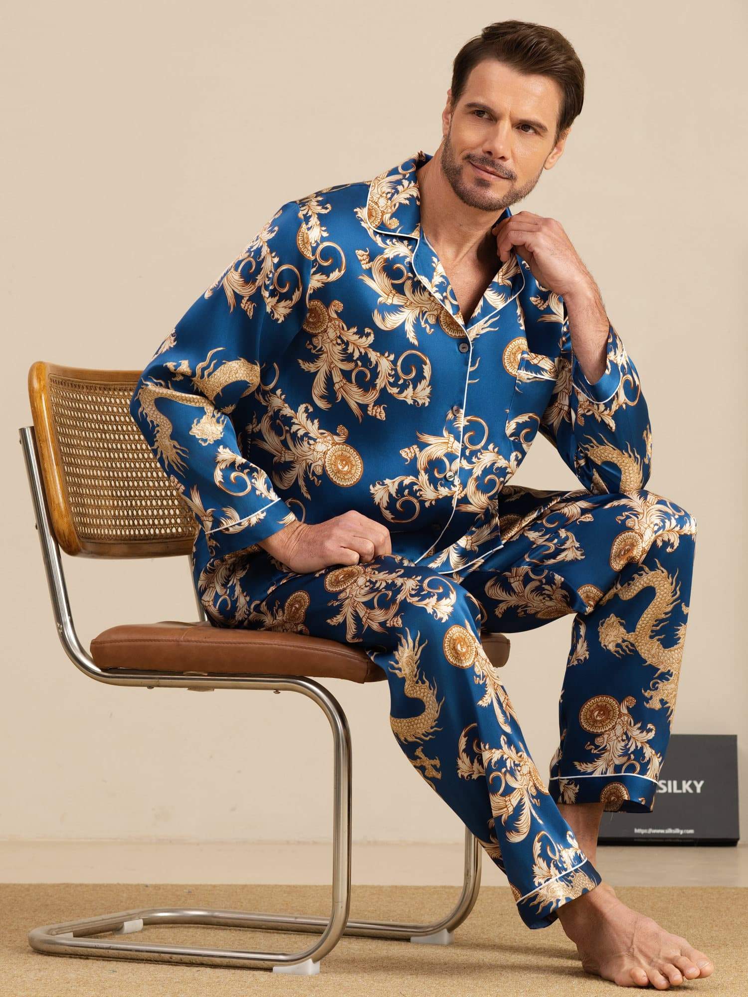 pigiami-da-uomo-087jip-1.jpg Pure Seta Uomo Stampa Drago Maniche Lunghe Collo Notch Set Pigiama - immagine 1