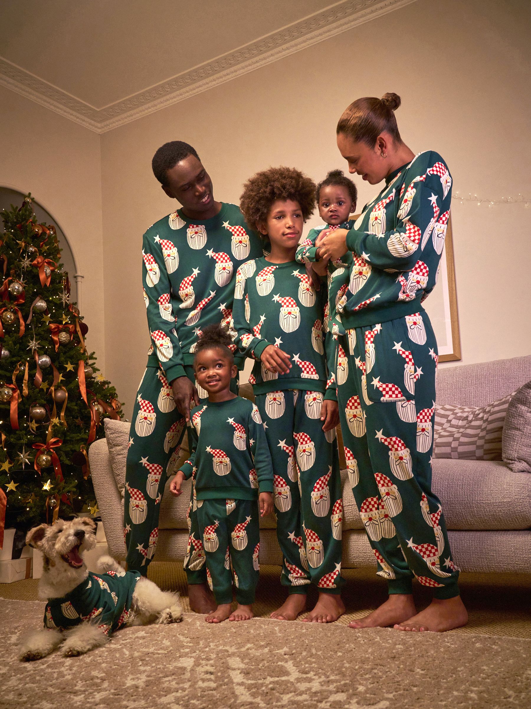 pigiami-natale-famiglia-223iqx-1.jpg Acquista Verde con Babbo Natale Pigiama Natale per la famiglia coordinato (9mesi 16anni) da Next Italy - immagine 1